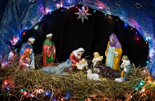 Такое разное Рождество: мишура и распродажи, молитва и надежда | ИА Точка Ньюс