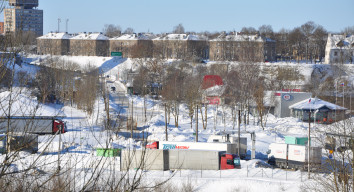 Более сотни грузовиков скопились на пропускном пункте в Ивангороде | ИА Точка Ньюс