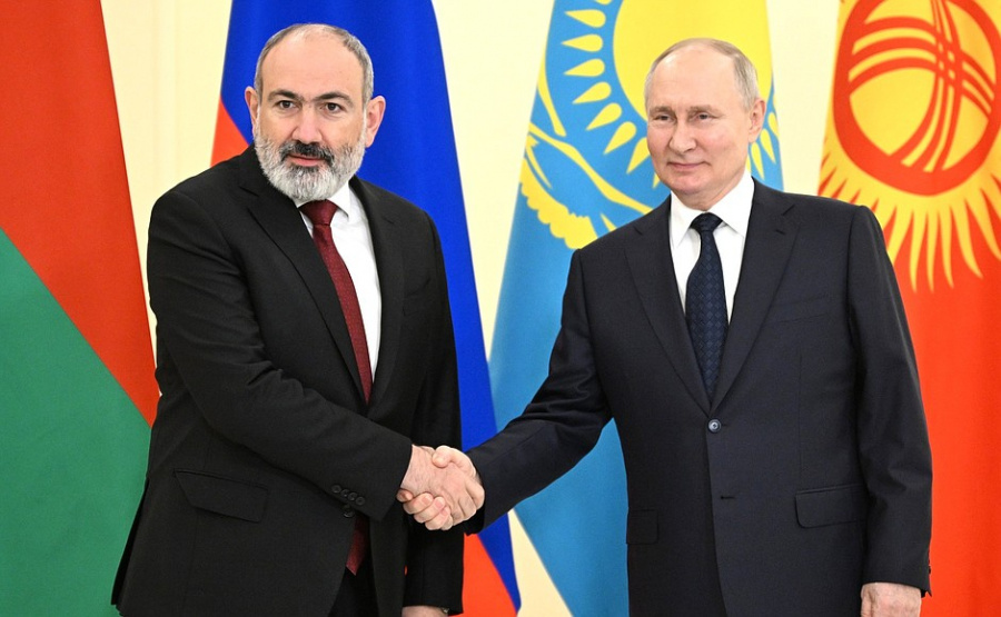«Плюшки» для Пашиняна и «щелбан» Казахстану: итоги саммита ЕАЭС, оставшиеся за кадром 