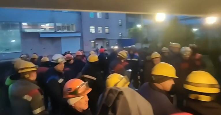 Русских корабелов заменят мигрантами? Рабочие судостроительного завода в Выборге вышли на стачку