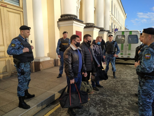 Пятилетка без России: с начала года Петербург закрыли для 2,3 тысячи мигрантов-нелегалов