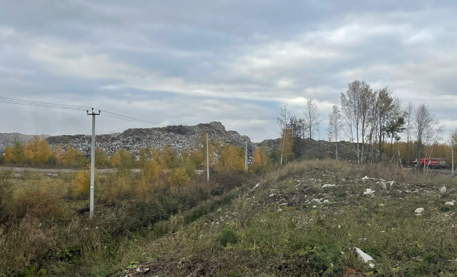 Опасная близость: мусорная гора в 150 «квадратов» вспыхнула в Горелово у Пулково