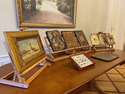 Новыми экспонатами «от контрабандистов» пополнился Гатчинский дворец | ИА Точка Ньюс