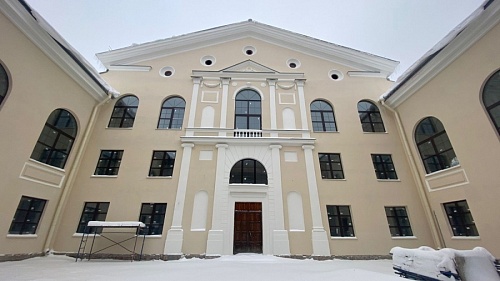 Фасад Дома культуры в Сланцах обновят с сохранением лепнины | ИА Точка Ньюс