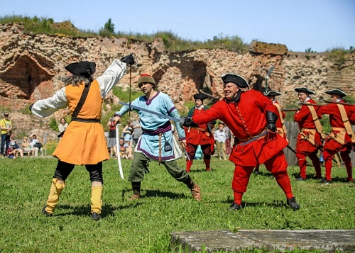 Жители Ленобласти смогут поучаствовать в сражениях в Ивангородской крепости | ИА Точка Ньюс