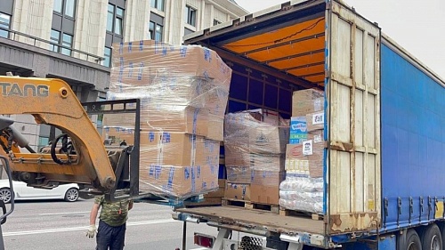 Три гуманитарных груза отправили на Донбасс из Ленобласти за неделю | ИА Точка Ньюс
