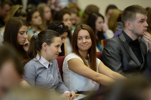 Студентам вузов Ленобласти поднимут стипендии до 2,2 тыс. рублей | ИА Точка Ньюс
