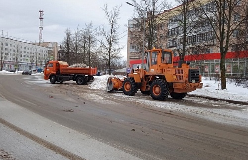 Жители Ленобласти не оценили итоги Снежного штаба по уборке улиц зимой | ИА Точка Ньюс