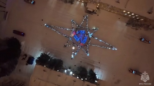 Более 500 спасателей в Ленобласти выстроились в звезду в честь праздника | ИА Точка Ньюс