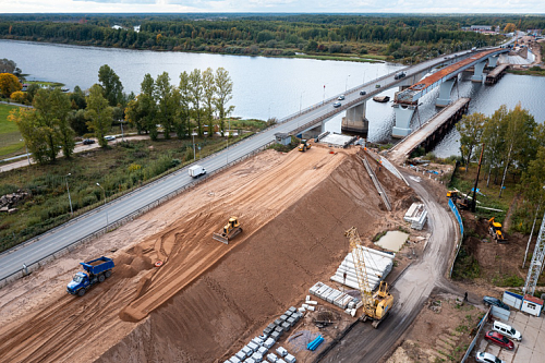 Надвижку моста-гиганта в Киришах завершат до конца 2022 года | ИА Точка Ньюс