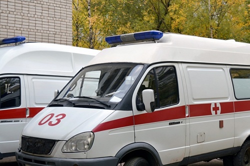 Водителя трактора увезли в больницу после столкновения с автобусом во Всеволожске | ИА Точка Ньюс