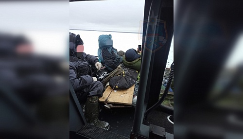 Спасатели сняли с оторвавшейся льдины 12 рыбаков на Ладожском озере | ИА Точка Ньюс