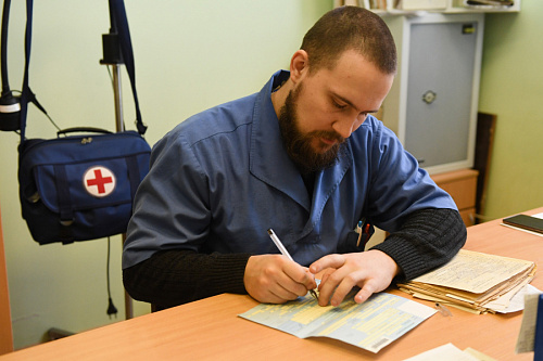 Кингисеппские медики поехали помогать жителям Енакиево в ДНР | ИА Точка Ньюс