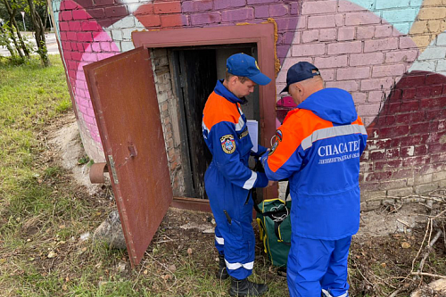 Аварийно-спасательная служба Ленобласти начала обследовать коллекторы в Гатчине | ИА Точка Ньюс