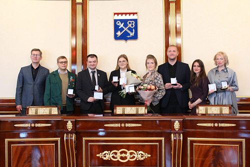 Семерых волонтеров в Ленобласти наградили знаками отличия | ИА Точка Ньюс