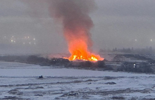 Летят самолеты и щепа горит: снова полыхает свалка у Пулково. Зарево видно за километры | ИА Точка Ньюс
