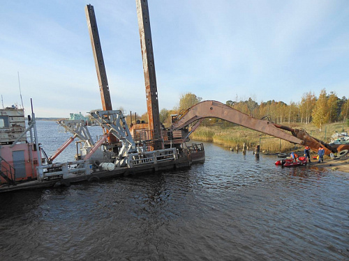 «Нарушений гораздо больше»: нефтяная угроза от «Подводника-3» расползается из порта Усть-Луга | ИА Точка Ньюс