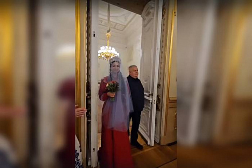 Снимите идентичность: русскую свадьбу в Петербурге чуть не сорвали из-за кокошников | ИА Точка Ньюс