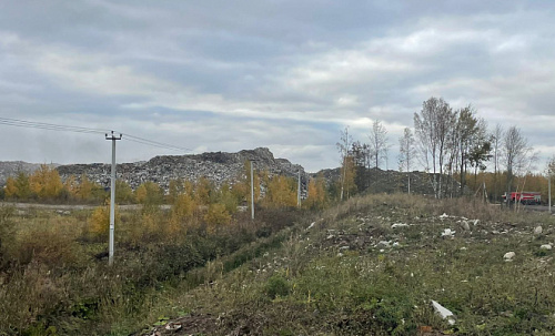 Опасная близость: мусорная гора в 150 «квадратов» вспыхнула в Горелово у Пулково | ИА Точка Ньюс