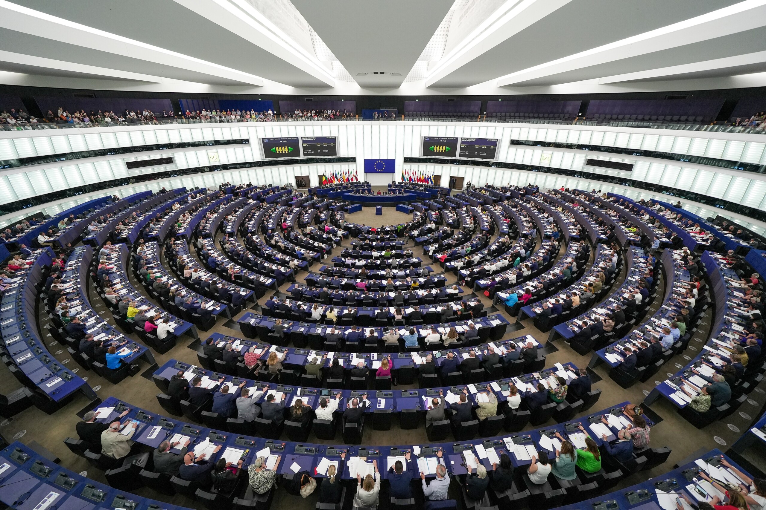 Зал Европарламента в Страсбурге: здесь тоже обвиняют русских